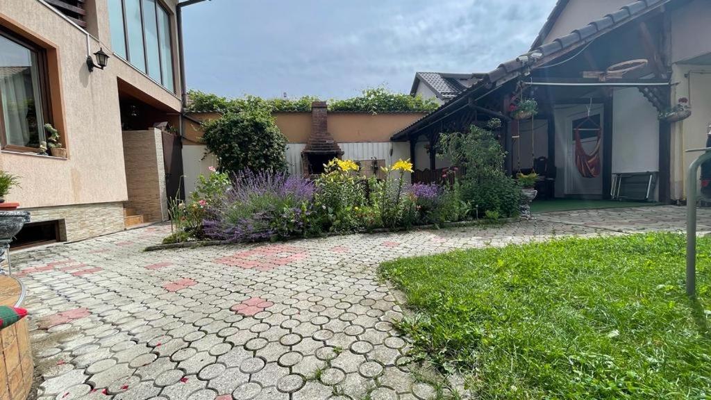 Casa Nicoladis Appartement Zărneşti Buitenkant foto