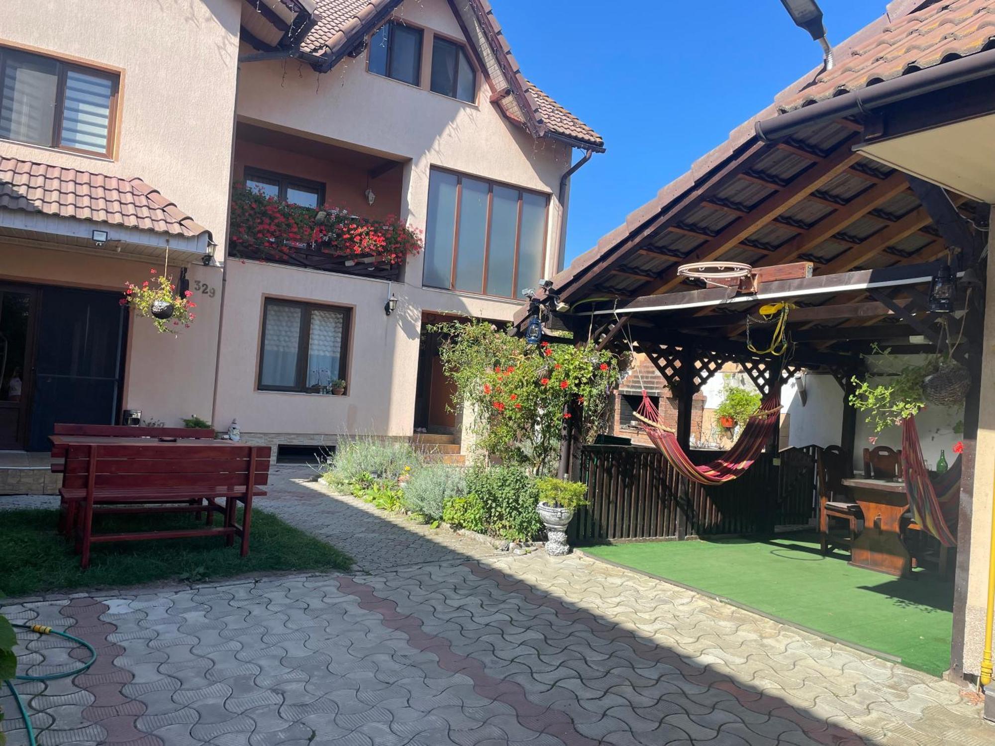 Casa Nicoladis Appartement Zărneşti Buitenkant foto